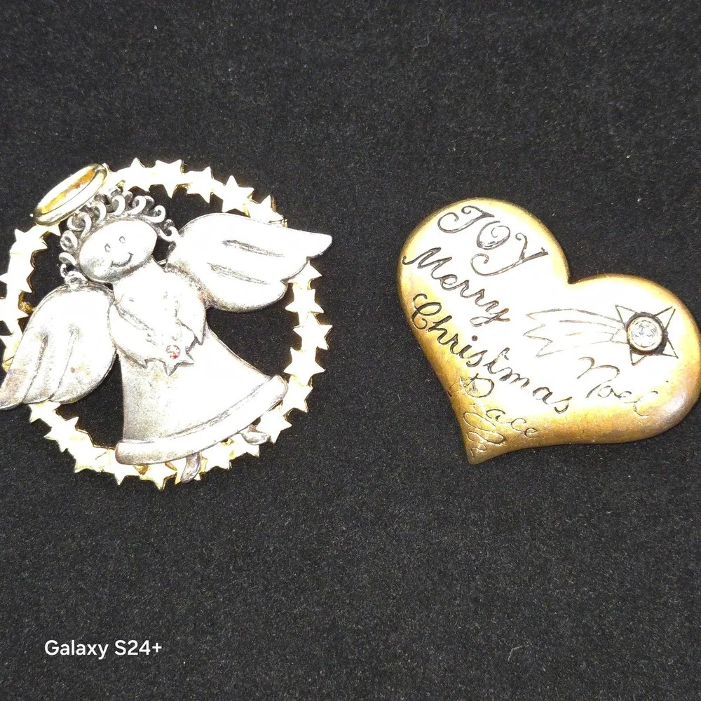 Set of 2 Vtg‎ Brooches Angel Merry Christmas Heart Holiday Festive Signed Pins